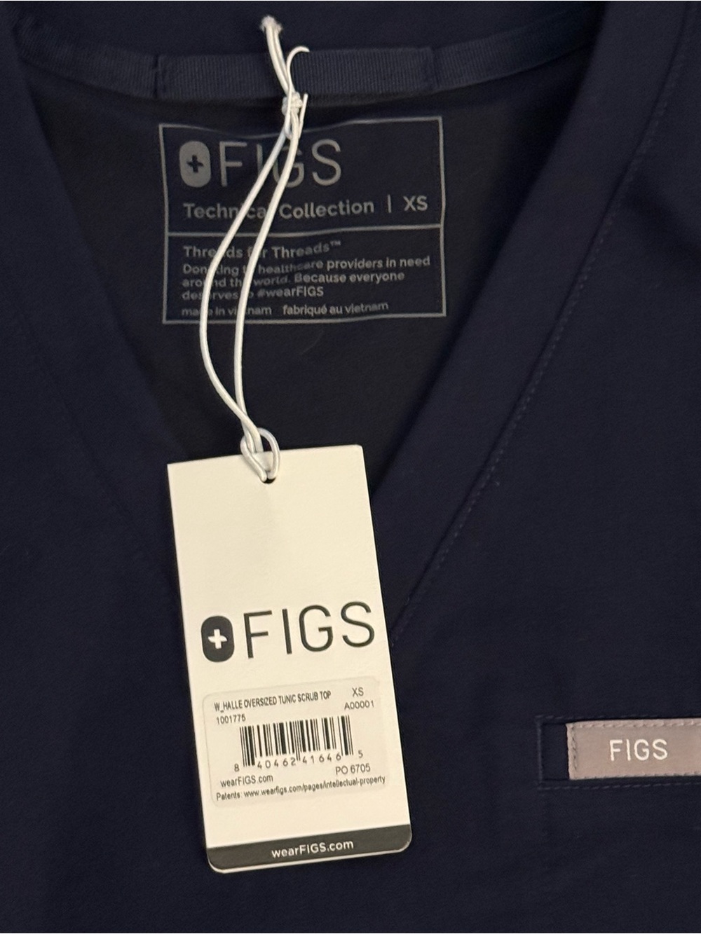 FIGS set women Navy FIGS Zamora joggers & FIGS Catarina scrub top - Picture 4 of 12